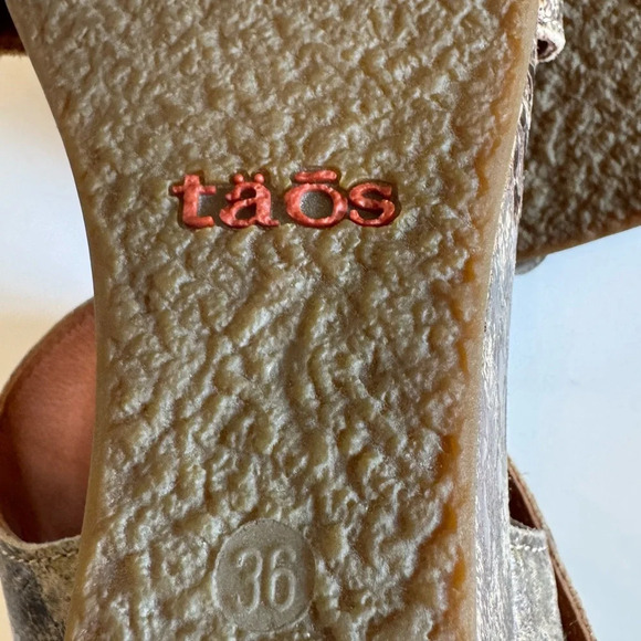 Taos Footwear Women's Sandals - Textured Brown with Gold Accents 5 -5.5 - Picture 10 of 10